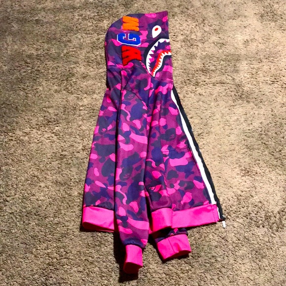 Other - 🥳Purple camo shark head hoodie🔥rayon type material🎉Sz.XL (zip’s all the way)
